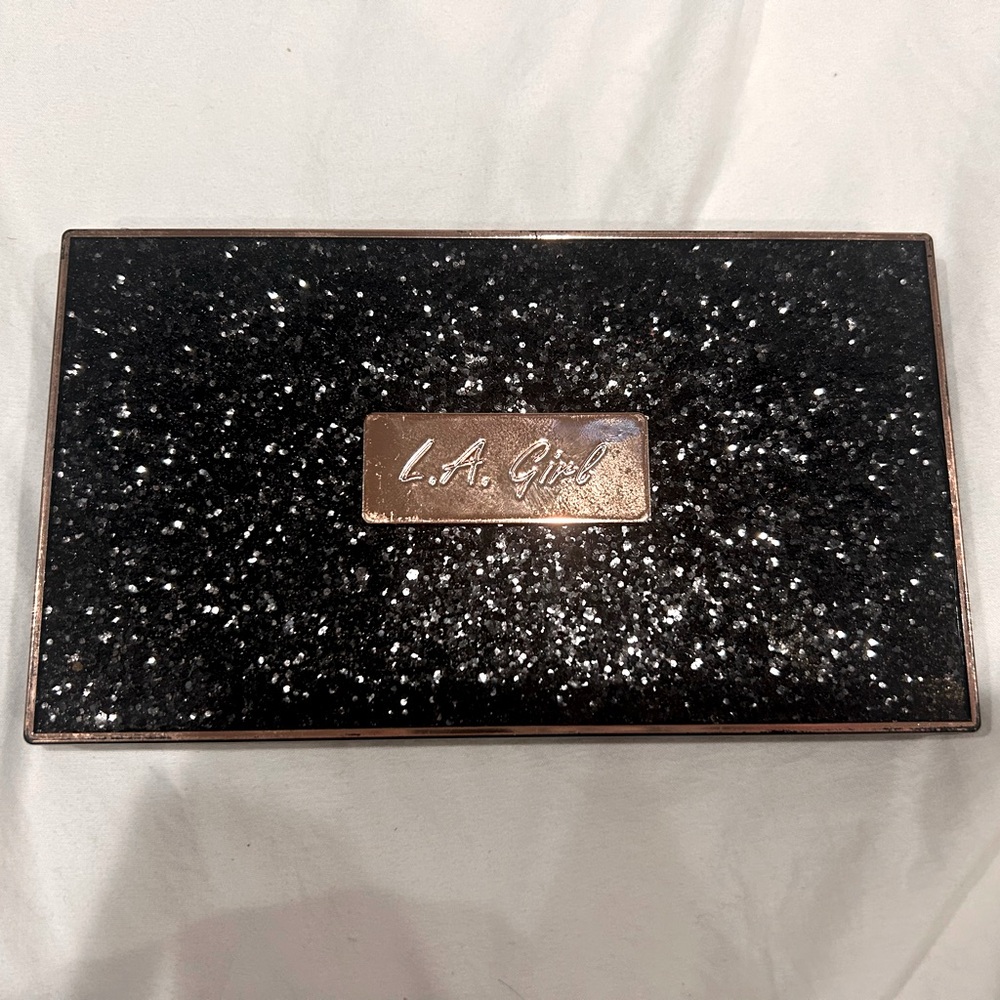 Brand new, LA girl eyeshadow pallet